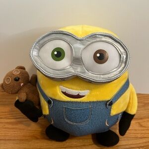 NEW Universal Studios Exclusive Despicable Me Minion Bob with Teddy Bear Plush
